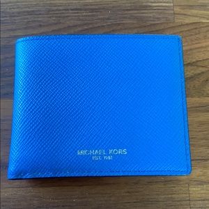 Slim bifold wallet
